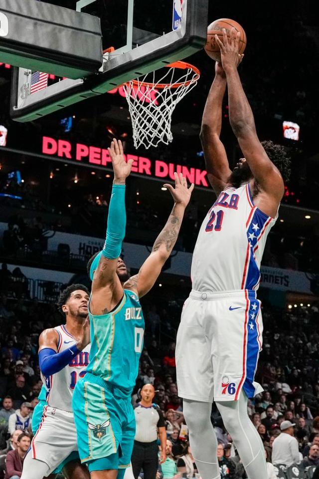 开云官网-76人狂胜黄蜂53分创纪录 NBA大比分场次越来越多？