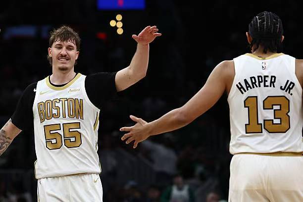 开云体育下载-打出生涯最佳之战！凯尔特人侧翼新星有能力成为一名持球大核？